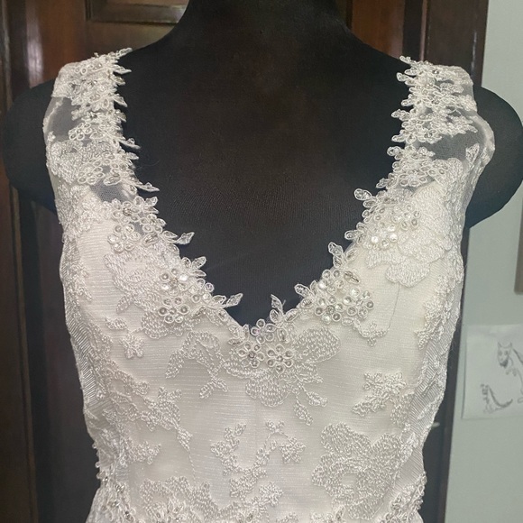 Ivory wedding gown. One of a Kind!! - Picture 2 of 7